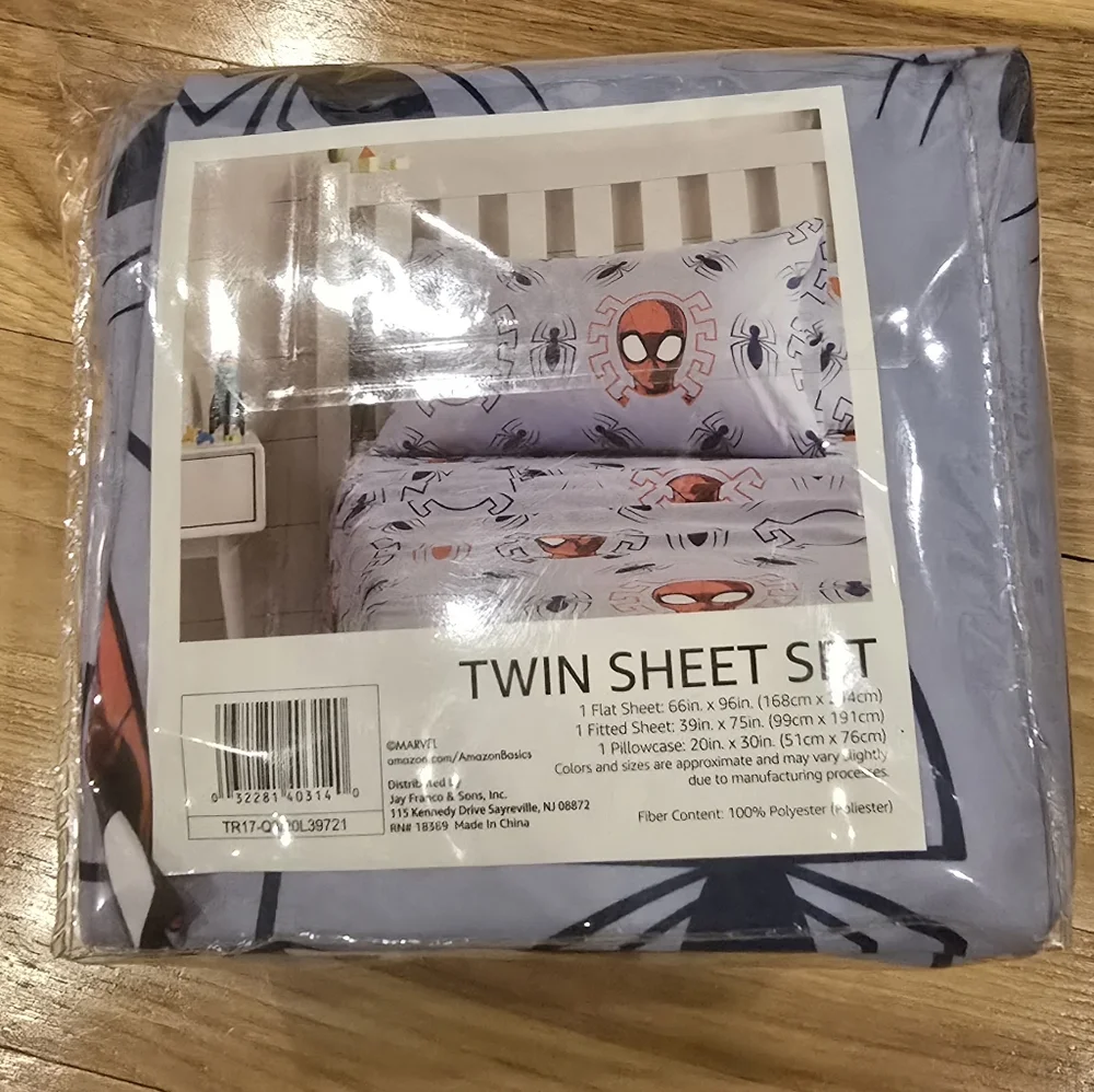 Marvel Twin Sheet Set - Light Blue and Red - Picture 5 of 6